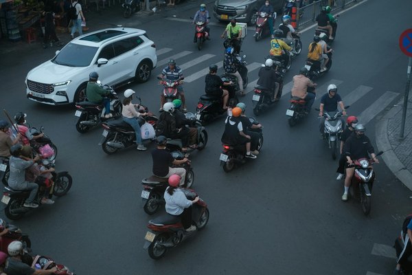 Location d'utilitaire à bordeaux : le réflexe économique pour tous vos projets de transport